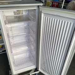 冷凍庫入りました‼️ 2013年製 HITACHIノンフロン冷凍庫 113L RF-U11ZF