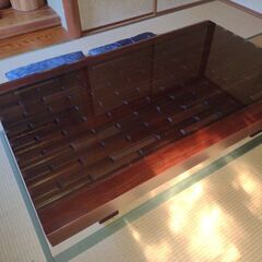 木彫ガラス天板・重厚な座卓