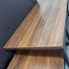 出品9/28まで　
机の画像