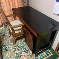 デスク(椅子、キャビネットセット)差し上げます