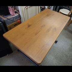 札幌限定配送/お引き取り可◆家具★東馬◆アルダー材◆リフティングテーブル◆昇降式◆ナチュラル系◆W120 D60 H23〜71 札幌限定配送/お引き取り可◇家具☆東馬◇アルダー材