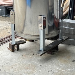 久々の入荷です！DIYにいかがですか？　ステンレス製貯水タンク　焼却炉・燻製機など　　の画像