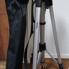 《譲渡終了》【値引き交渉可】Amazonベーシック 軽量三脚（カメラ用）の画像