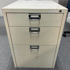 【譲ります】鍵付きデスク用キャビネット
