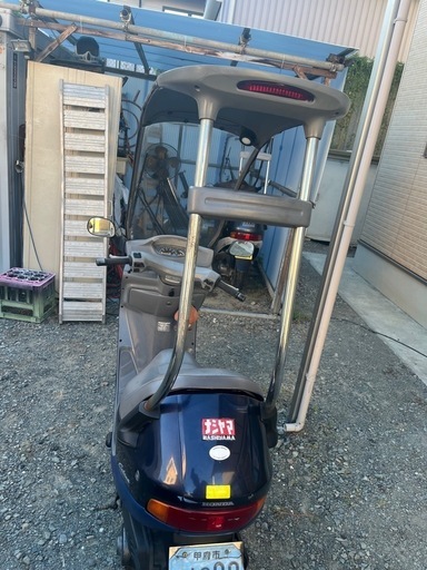 屋根付きスクーター