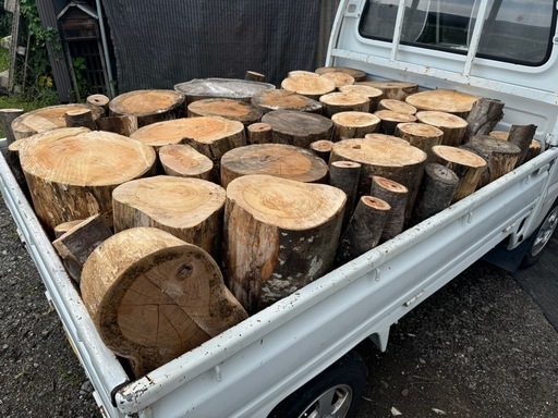 けやきの丸太　キャンプに　軽トラ1台分　暖炉に