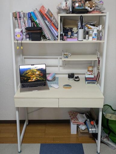 ニトリの白いデスク