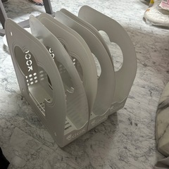 雑貨店購入品 フライパン　大きめのお皿　たて　縦収納