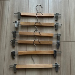 IKEA スカートハンガー　6本
