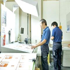 製造職　印刷機のオペレーター　／大阪＠泉大津市　／教科書、教育書の印刷会社／未経験から始める正社員。20代30代活躍中。夜勤（繁忙期）でしっかり稼ぐ。の画像