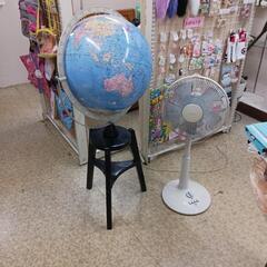 大きな大きな地球儀の画像