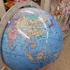 大きな大きな地球儀の画像
