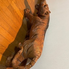 ⭐️値下げしました　虎の木彫の画像