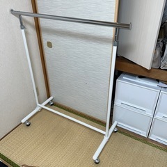ハンガーラックの画像