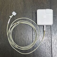 MacBook air 13-inch  Mid 2012 電源アダプタ難あり おまけ付きの画像