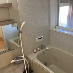 賃貸中🉐希少戸建て借家🉐ペット可🉑7DK🏘駐車場、倉庫付き🚗庭付き⭕️郵便局、コンビニ3分圏内立地良好☘️伊勢神宮内宮徒歩圏内‼️高台💡 − 三重県