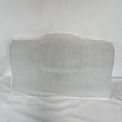 横向き寝がラクなまくら　ニトリ　カバー２枚付きの画像