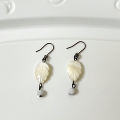 ハンドメイド　ピアス　リーフ
