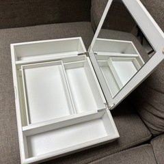 【9/12日まで500円！】　化粧品ボックス(鏡付き)