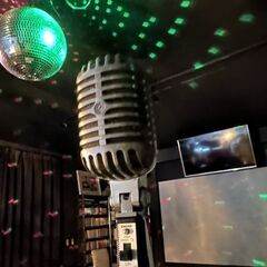 洋楽好きの聖地！　あらゆる年代＆ジャンルの曲が歌える！　洋楽(英語曲)専門カラオケサロン - 地元のお店