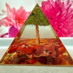 №809✨️おすすめ✨️水晶ピラミッドオルゴナイト 天然石 開運 ペリドット珊瑚の画像