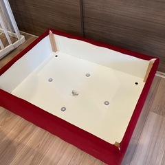 IKEA KIVIKオットマン　レッドの画像