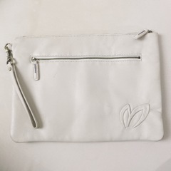 MASTER BUNNY EDITION ホワイト レザー クラッチバッグの画像