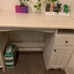 ニトリ　コンパクト机　白