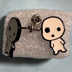 ②両耳用ピアス〈すの画像