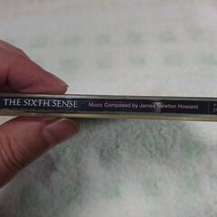 ♠　「シックス・センスTHE SIXTH SENSE」オリジナル・サウンドトラック 　ブルース・ウィルス、ハーレイ・ジョエル・オスメント主演による映画「シックス・センス」のサントラ盤。ジェームズ・ニュートン・ハワードが音楽を担当。の画像