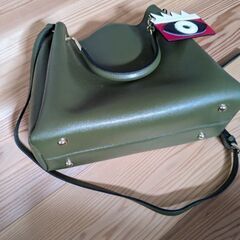 美品　牛革　ハンドバッグ　ショルダーバック　2WAY　モスグリーン　定価二万円の画像
