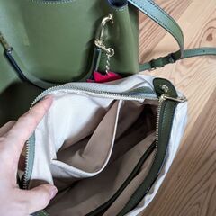 美品　牛革　ハンドバッグ　ショルダーバック　2WAY　モスグリーン　定価二万円の画像
