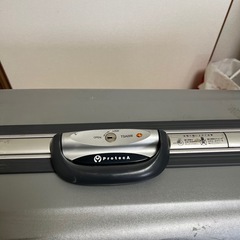 【中古】大きいスーツケースの画像