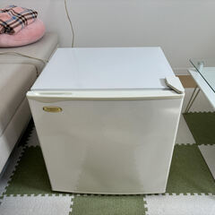 中古品　小型電気冷蔵庫　製氷機付き