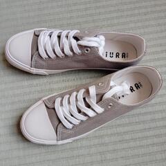 ☆新品☆ＢIＵRＡスニーカー（アーモンドカーキー）23.5cmの画像