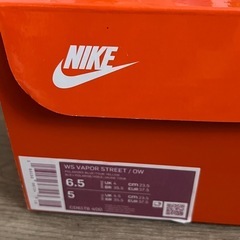 新品未使用　NIKE ヴェイパーストリート　23.5㎝の画像