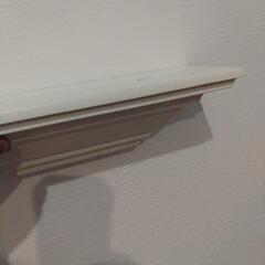 アンティーク木製壁掛け物置きの画像