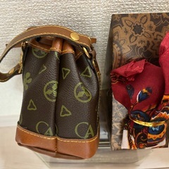 【新品】ミニポーチとスカーフの画像