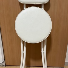 カインズ　折りたたみ背付きクッションチェア　ホワイト
