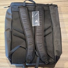 新品未使用タグ付き　adidas リュックサック ブラック×マットゴールド 31L 125-301の画像