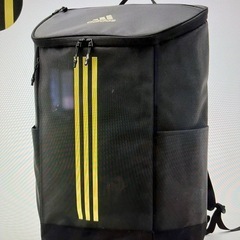 新品未使用タグ付き　adidas リュックサック ブラック×マットゴールド 31L 125-301の画像