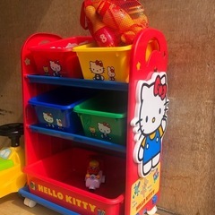 ハローキティ　おもちゃラック、アンパンマンボーリング
など