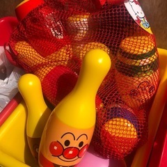 ハローキティ　おもちゃラック、アンパンマンボーリング
などの画像