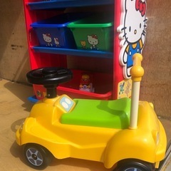 ハローキティ　おもちゃラック、アンパンマンボーリング
などの画像