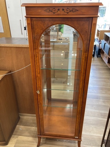 【トレファク高槻店】取りに来れる方限定！アンティーク調のガラスキャビネットのご紹介です！