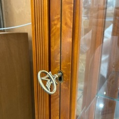 【トレファク高槻店】取りに来れる方限定！アンティーク調のガラスキャビネットのご紹介です！の画像