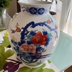 有田焼 色鍋島 和泉作 御社車 牡丹花瓶 花器 花入 壺
