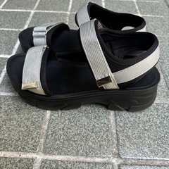 シューラルー スポーツサンダル 美品の画像