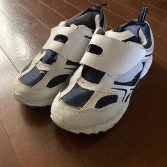 スニーカー
