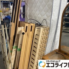 シングルベッド　フレーム&マットレスセット　コンセント付き　2台有ります　１台のお値段です